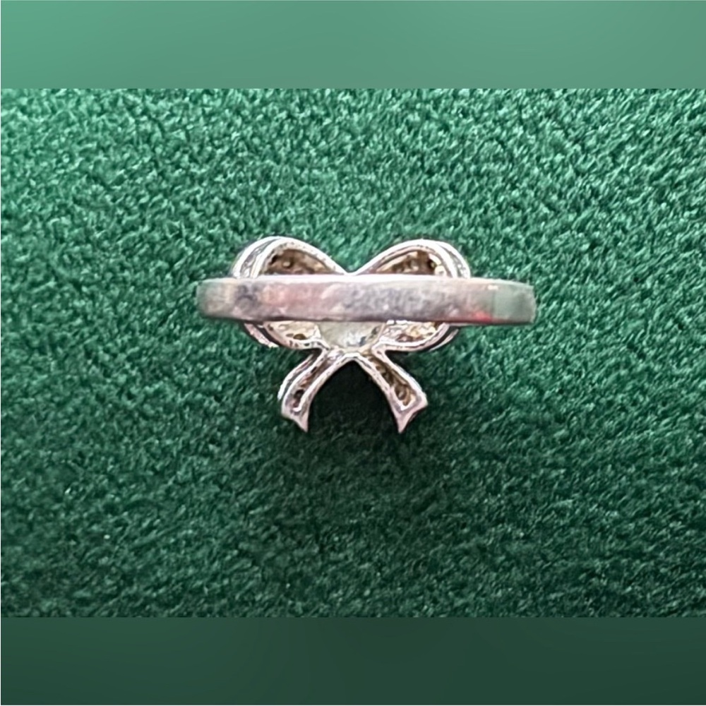 Adorable Sterling Silver Bow Ring. - Picture 3 of 6